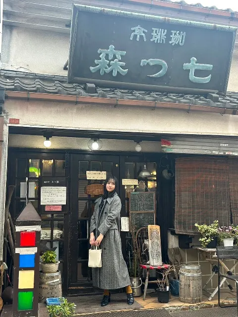 上村 ひなの｜昭和レトロ商店街にて。（2024-02-28）｜4枚目