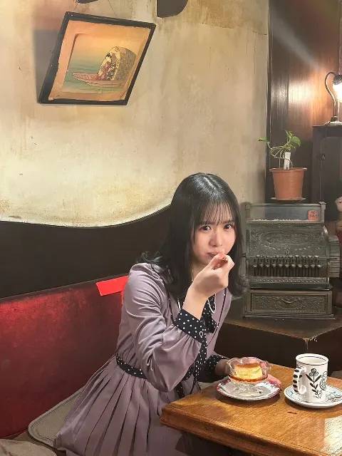 上村 ひなの｜昭和レトロ商店街にて。（2024-02-28）｜5枚目