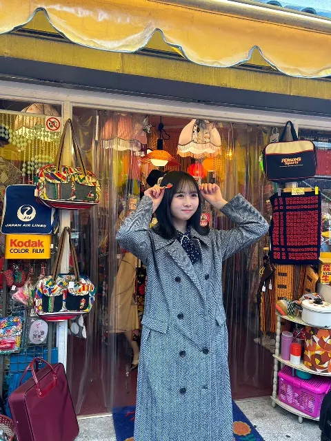 上村 ひなの｜昭和レトロ商店街にて。（2024-02-28）｜6枚目