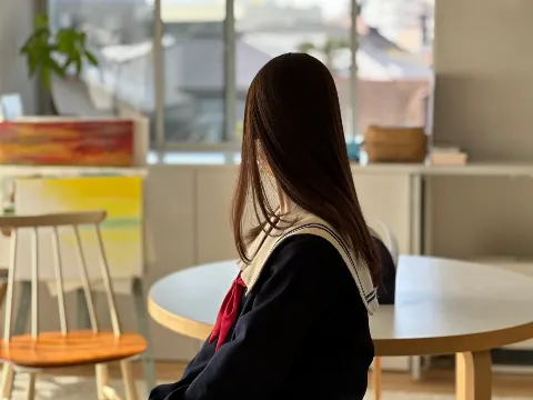 渡辺 莉奈｜中学卒業（2024-03-13）｜5枚目