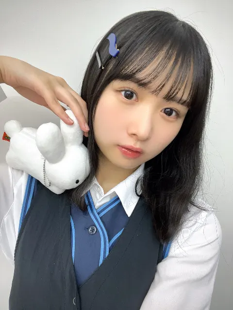 上村 ひなの｜深めの夜に時折寝っ転がりながら書いてます。どうしても早急に言いたいことがあって。（2024-05-10）｜3枚目