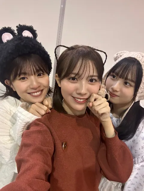 森本 茉莉｜ひよりさんが今隣にいらっしゃいます。譲りませぬ。右側なら空いています。（2024-11-12）｜13枚目