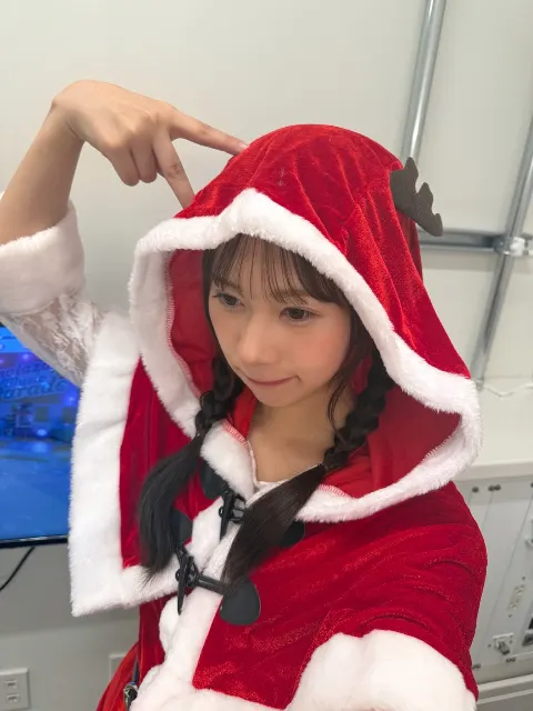 石塚 瑶季｜クリスマスイブで浮かれてる塚です〜（2024-12-24）｜5枚目