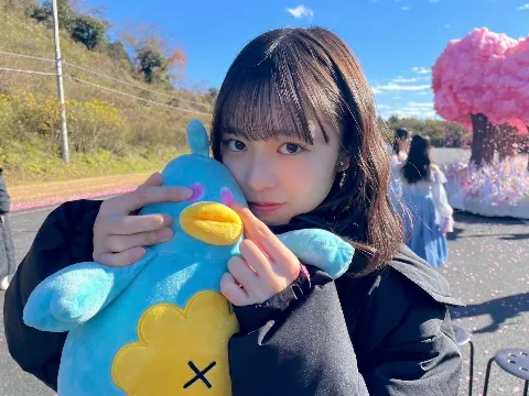 ポカ｜ポカが卒業写真だけが知ってるのMVオフショットを公開しました📸ぜひご覧ください🐦（2024-12-29）｜4枚目