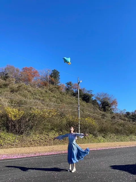 ポカ｜ポカが卒業写真だけが知ってるのMVオフショットを公開しました📸ぜひご覧ください🐦（2024-12-29）｜6枚目