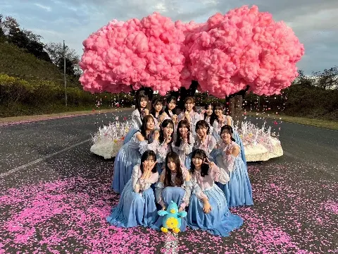 ポカ｜ポカが卒業写真だけが知ってるのMVオフショットを公開しました📸ぜひご覧ください🐦（2024-12-29）｜11枚目