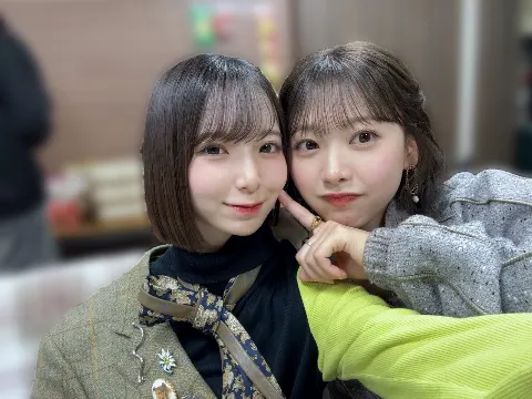 渡辺 莉奈｜カフェラテ片手にラムネ食べたあとに焼き鮭おにぎりを食べている…（2025-04-21）｜3枚目