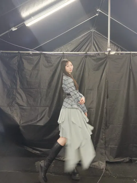 宮地 すみれ｜空色が溶けたあと（2025-04-22）｜8枚目