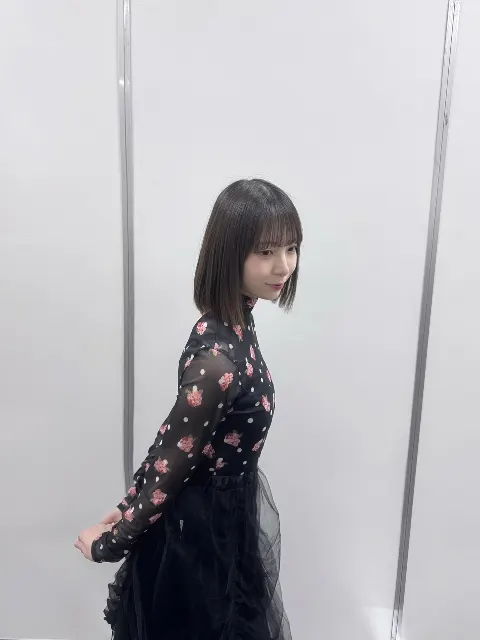 渡辺 莉奈｜騒がしい街から離れた静かな場所で、一輪の花が咲いていた（2025-05-21）｜2枚目