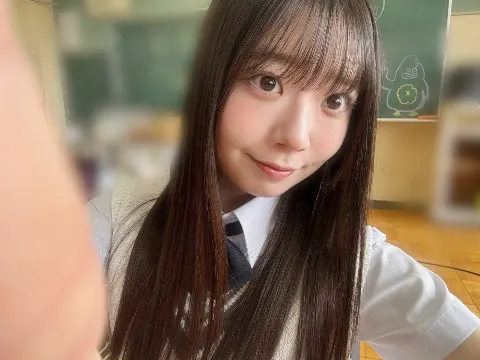 坂井 新奈｜真っ青な空            坂井新奈（2025-10-01）