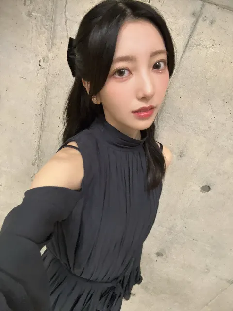 小西 夏菜実｜彩度の高い世界は最早真っ白だ（2025-10-29）｜3枚目