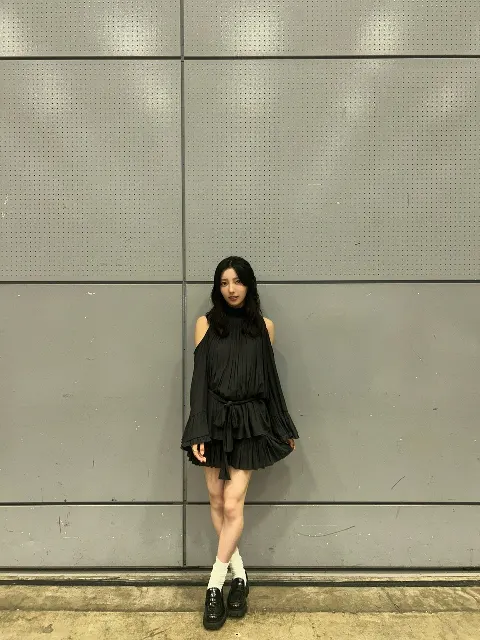 小西 夏菜実｜彩度の高い世界は最早真っ白だ（2025-10-29）｜4枚目
