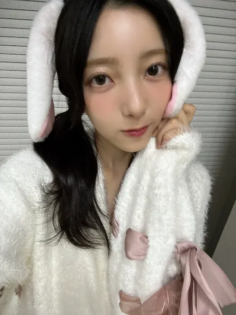 小西 夏菜実｜彩度の高い世界は最早真っ白だ（2025-10-29）｜10枚目