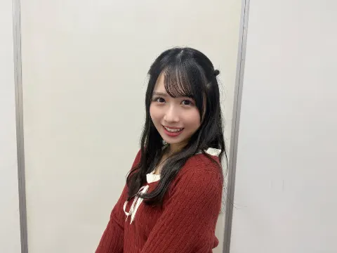 上村 ひなの｜赤と緑のオーナメント（2025-11-12）｜2枚目