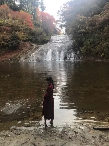 久保 史緒里｜愛は与えるものと 君をみてて思った（2018-12-24）｜4枚目