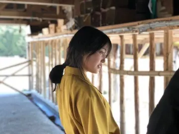 久保 史緒里｜道を逸れた日（2019-04-22）｜2枚目