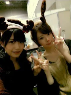 深川 麻衣｜名古屋個別握手会 ＊ 327（2012-12-24）｜4枚目