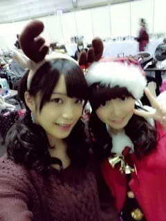 深川 麻衣｜名古屋個別握手会 ＊ 327（2012-12-24）｜3枚目