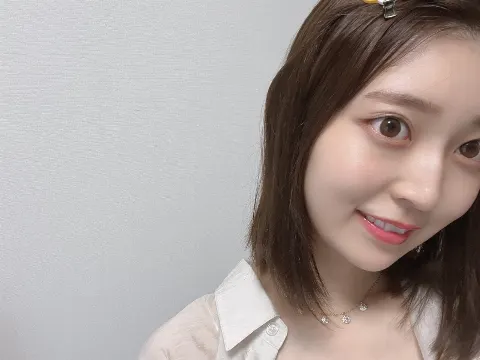 阪口 珠美｜8月生まれのみなさまおめでとうございますティファニーちゃんも8月生まれ！19歳になったよ^^（2023-08-10）｜3枚目
