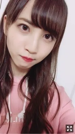 佐藤 楓｜目の前にお茶、お水、オレンジジュースがあるけど私はお茶を選択   44.（2018-03-12）