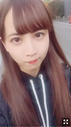 佐藤 楓｜目の前にお茶、お水、オレンジジュースがあるけど私はお茶を選択   44.（2018-03-12）｜3枚目