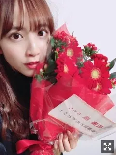 佐藤 楓｜昔から誰かと頭がぶつかる度に石頭すぎて痛いと言われていたので頭の硬さは自信あります  112.（2018-11-07）｜5枚目