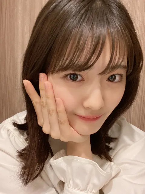清宮 レイ｜実は3日間だけイメチェンしてみてたんです~お仕事があったので…（2022-04-08）｜2枚目